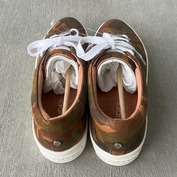 NEW J/Slides Platform Camo Sneakers - Picture 5 of 5